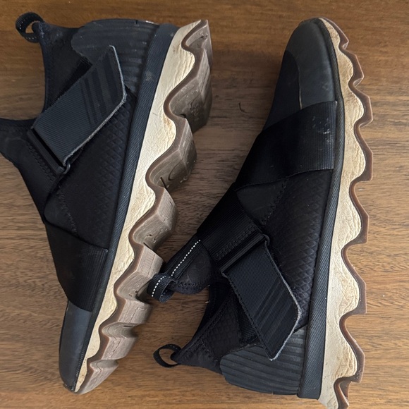 Sorel Kinetic Sneakers - Picture 2 of 5